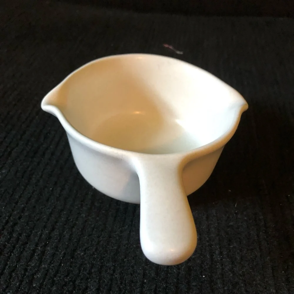 11026 Pfaltzgraff VINTAGE Stoneware Yorktowne Sauce Spout small bowl USA Blue